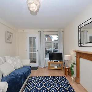 Bright Stylish 2 Bedroom Garden South Close To Everything Belfast
