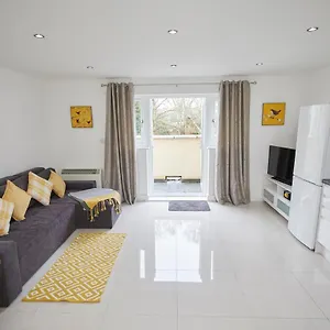 1-bed-ground-floor-apartment-with-free-parking-southampton.tophotelsbath.com/
